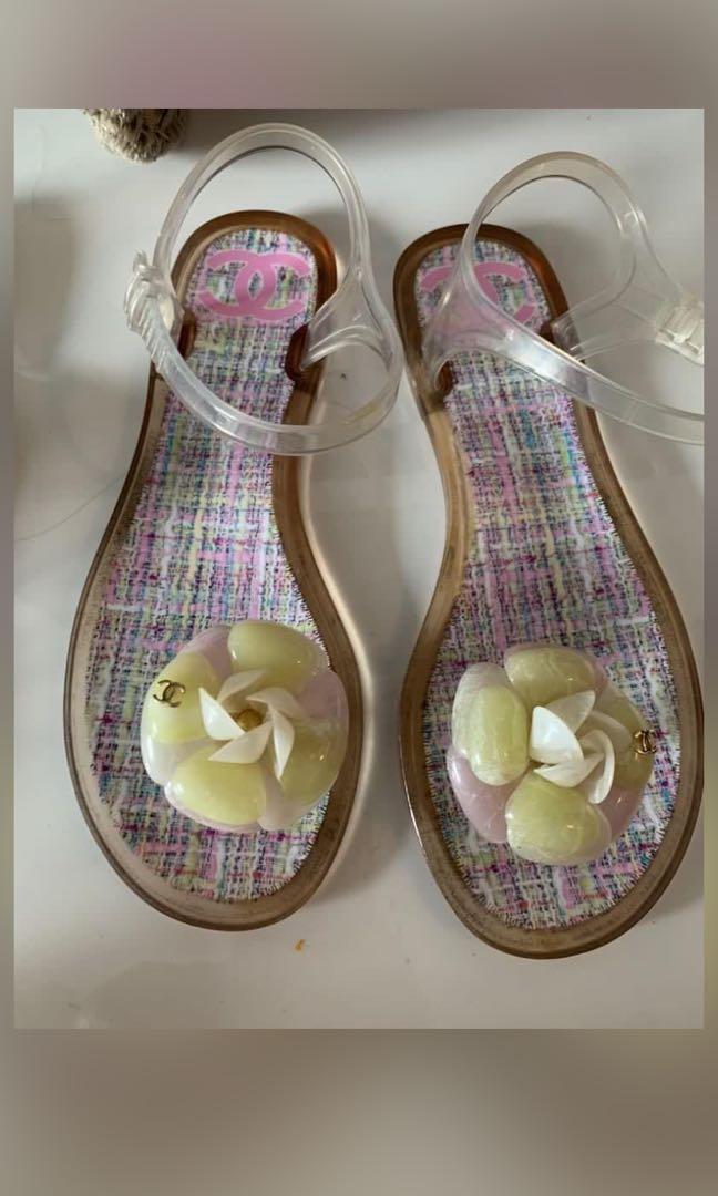 Size 9 top chanel jelly slides
