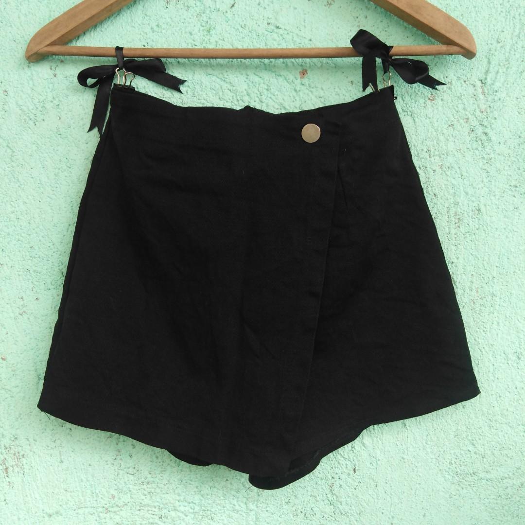 Black skort palda short asymmetrical, Women's Fashion, Bottoms, Skirts on  Carousell