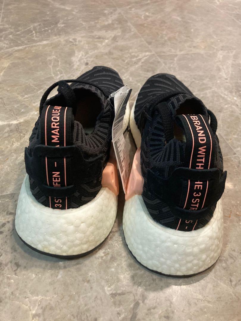 Nmd r2 black top pink