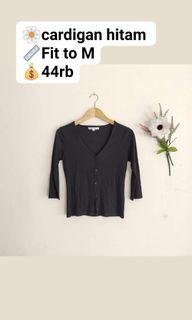 Cardigan hitam