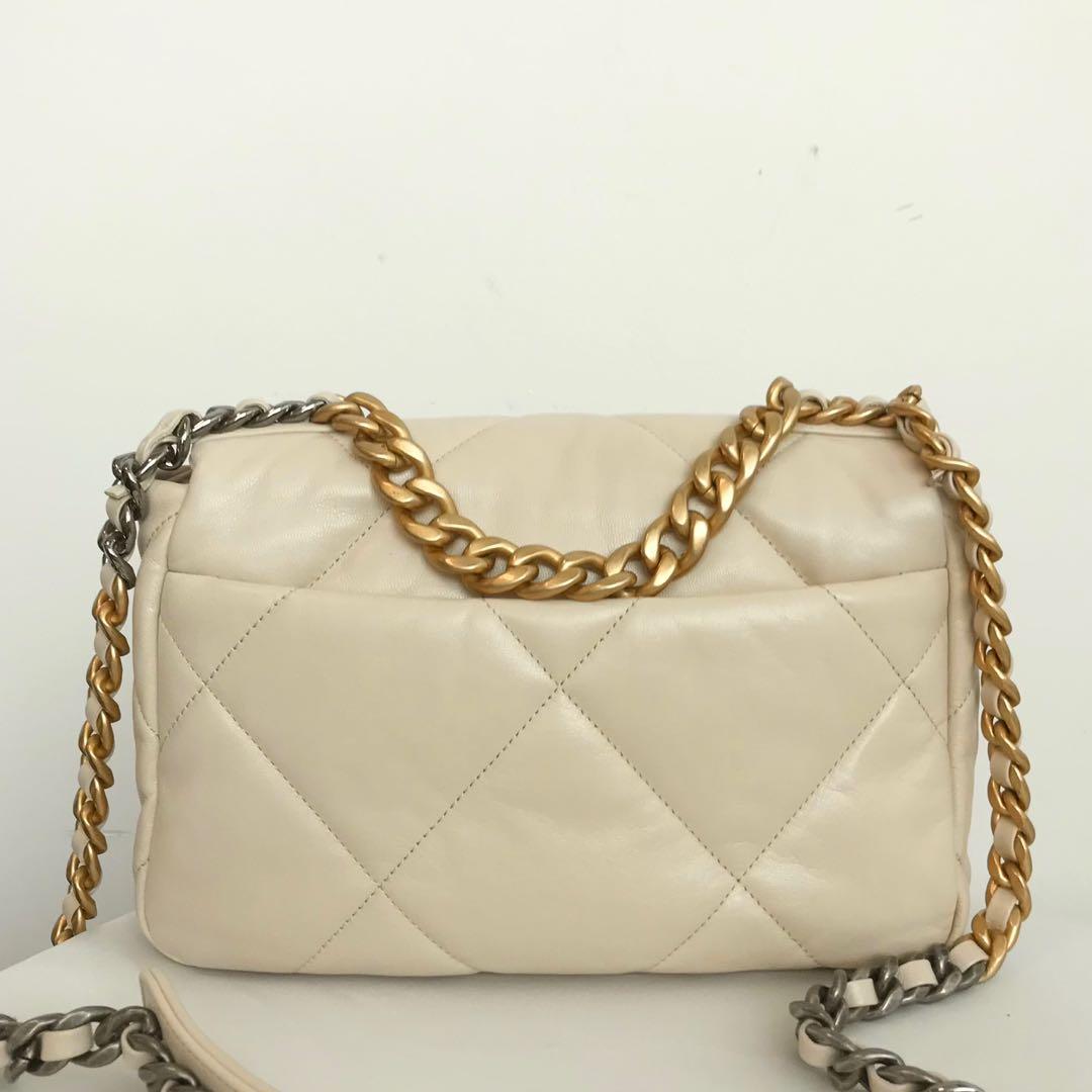 Chanel 19 Handbag Review