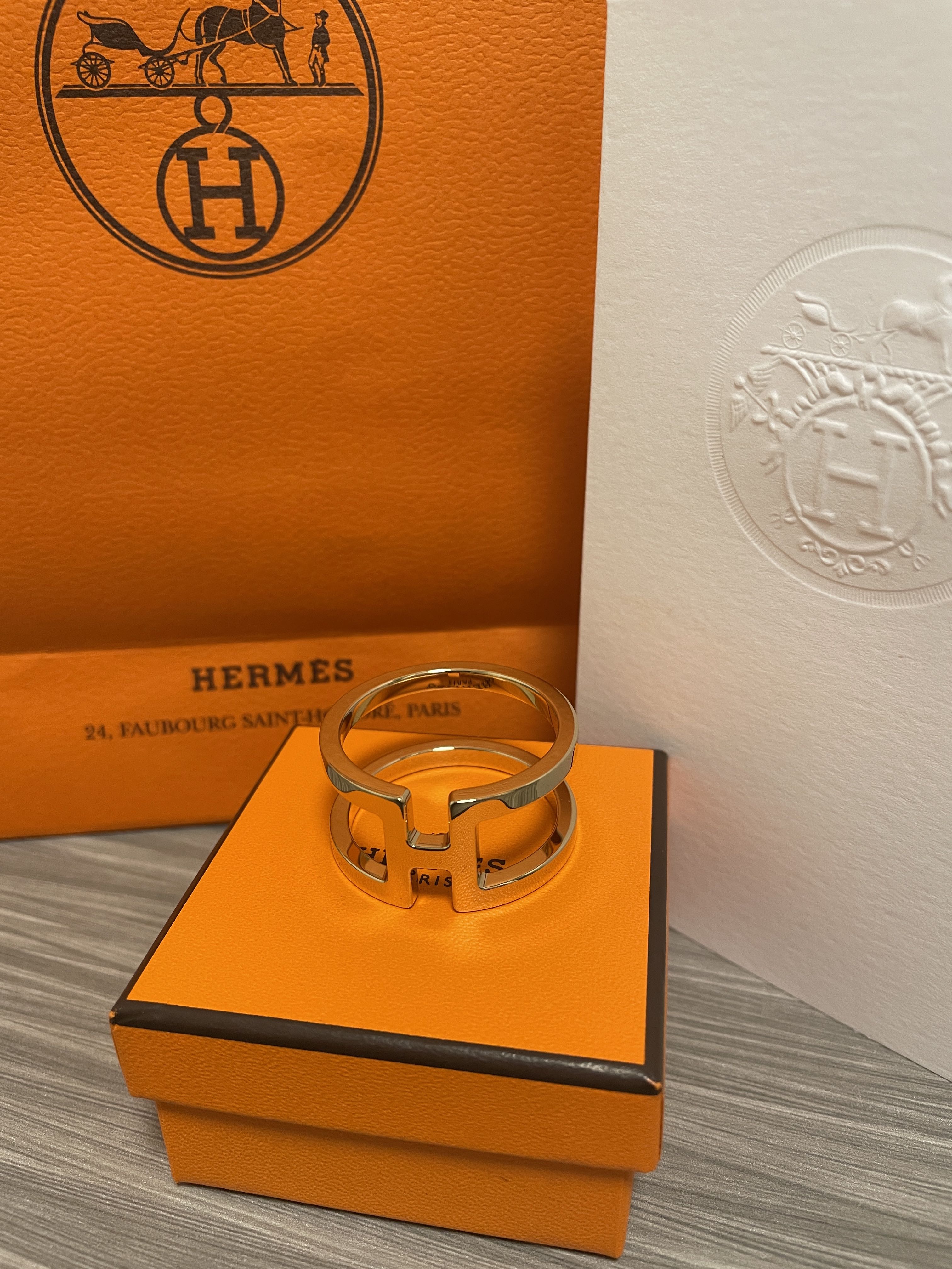 Hermes H en Rond scarf ring, large model – J2754 Trading Limited