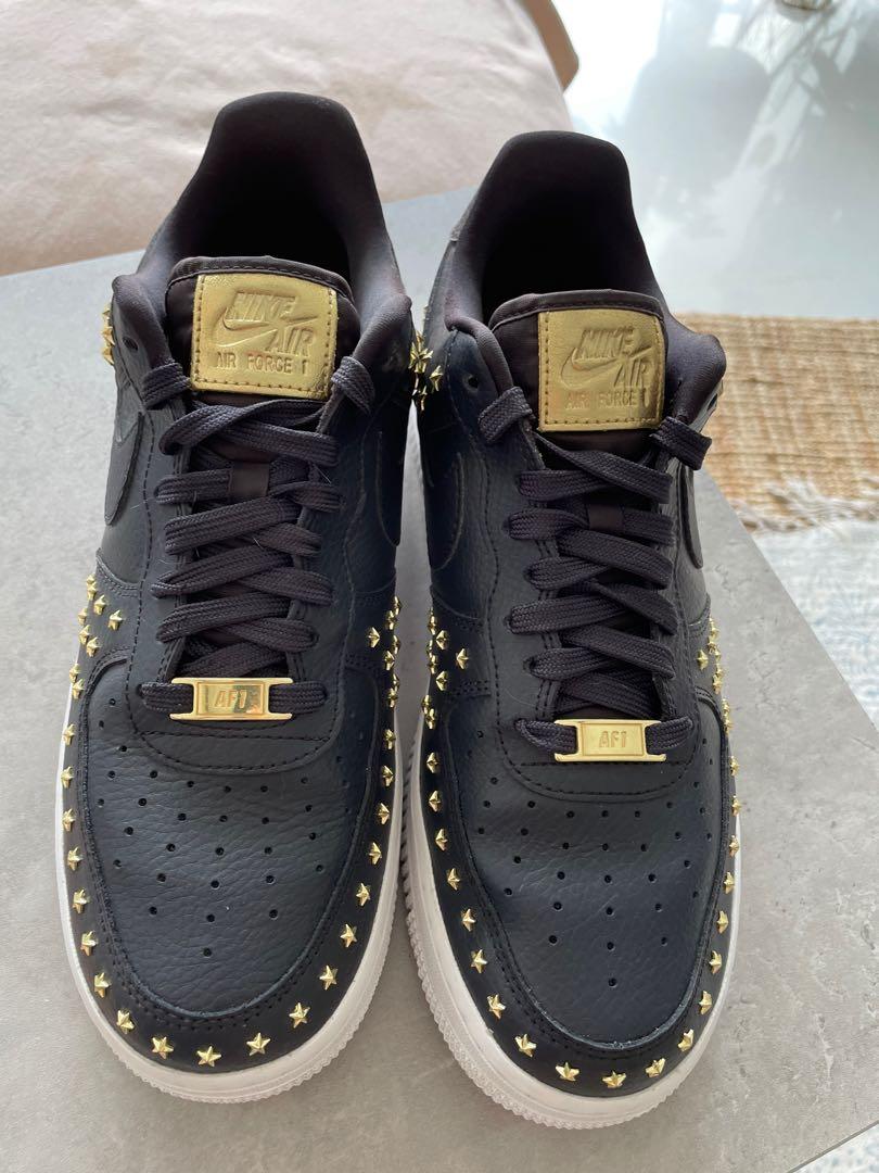 Nike air force black with gold stars on sale