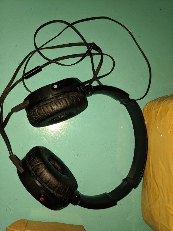 Sony Headset MDR-XB450AP [Original] (Category: Headphones & Headsets) located in Manila. Submitted by notcleverwithusernames (Listing ID 1086587061, Image 2). Description: This is the authentic one with box. These are not the ones bought in Shopee or Lazada. Issue: Might need to change the earpads. Everything else is working as intended..