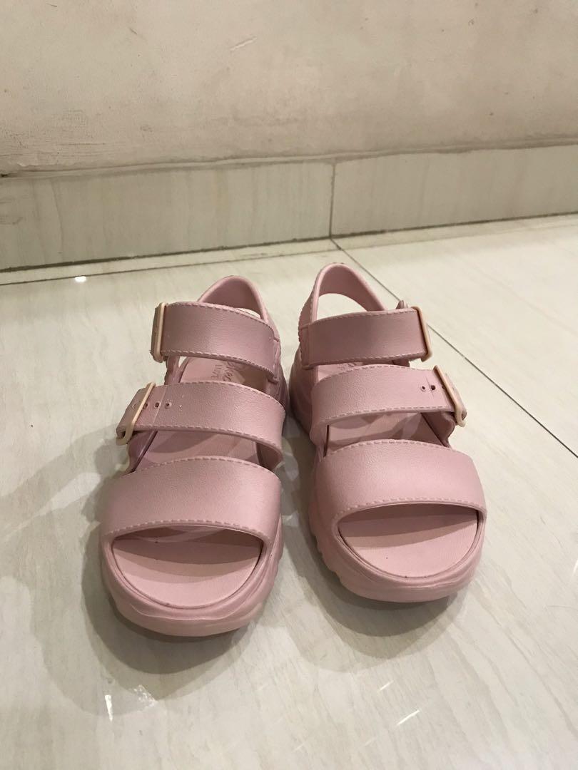 Luxe foam skechers outlet