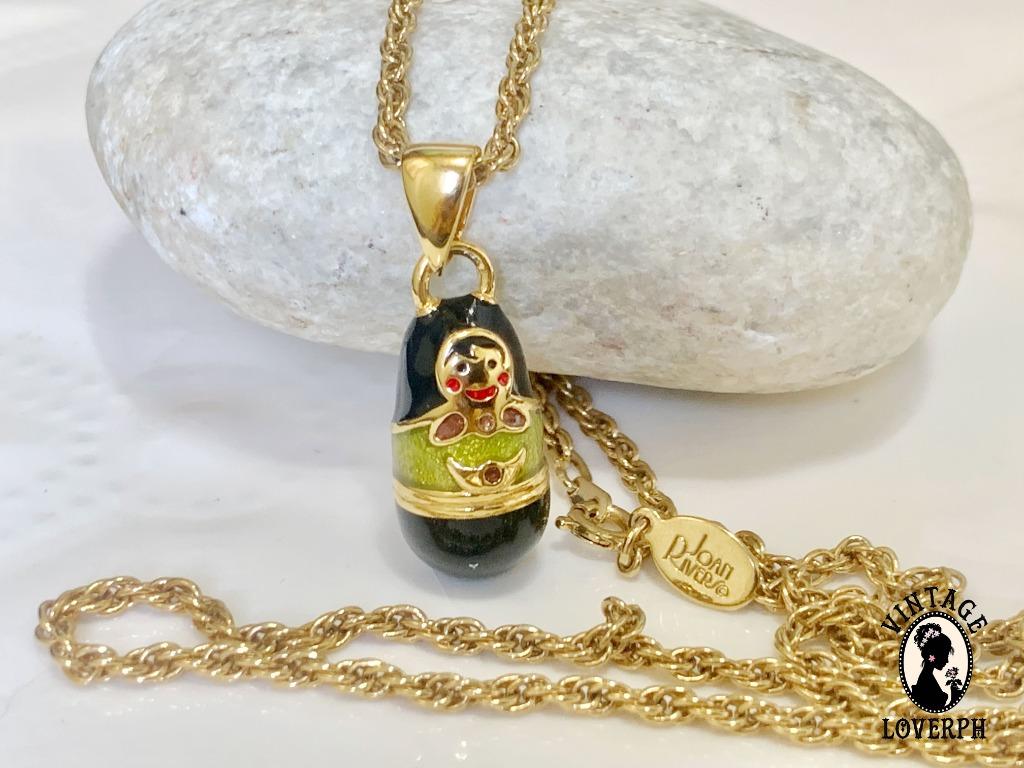 Joan rivers 2024 egg necklace