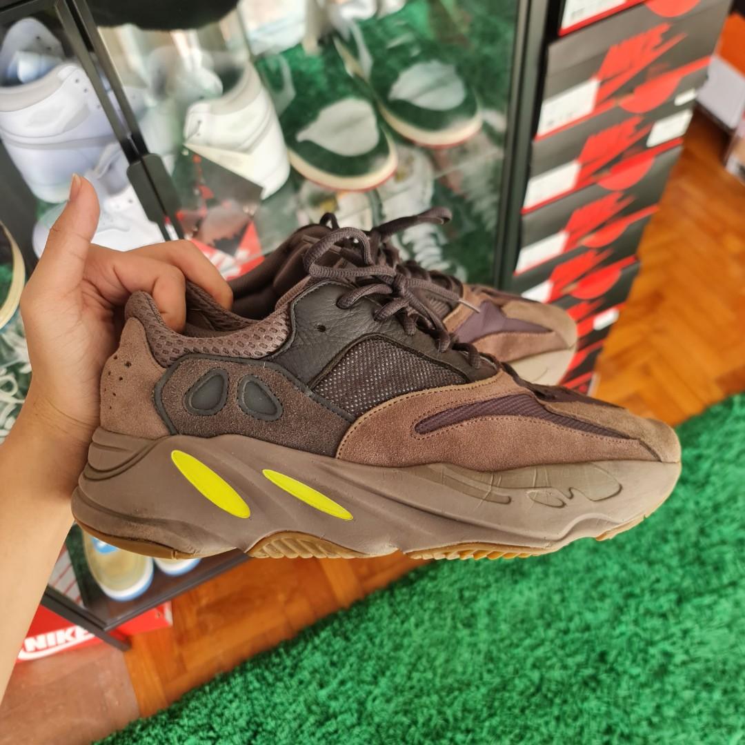 Yeezy boost on sale 700 olx