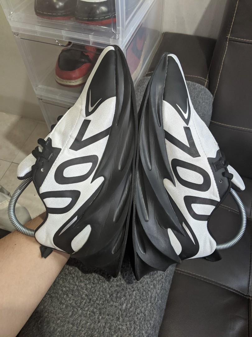 Adidas yeezy clearance 700 sharks