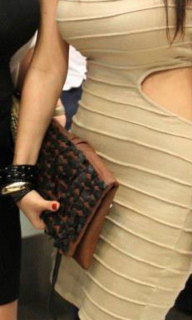 Aranaz Evening Day Casual Clutch Envelope Bag (Category: Clutches) located in Manila. Submitted by itsbeasy (Listing ID 1091488178, Image 3). Description: One of their first collections! ❤️❤️❤️ Originally bought at around almost 3k 😍 Used only twice at a wedding and at Philippine Fashion Week. ✔️✔️✔️ So far, the leather of the strap is fraying already. You can cut it and leave the knot so you can still use the zipper or replace it with new leath