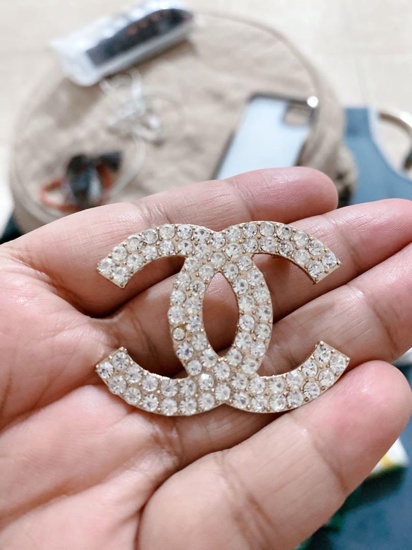 Brooch price store