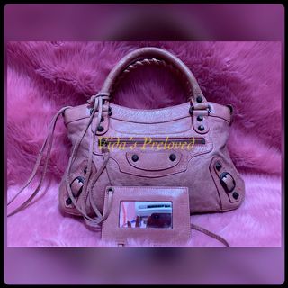 (Category: ) located in . Submitted by vida-collections (Listing ID 1091378008, Image 1). Description: .