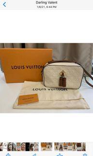 Louis Vuitton Saintonge M43555, Luxury, Bags & Wallets on Carousell