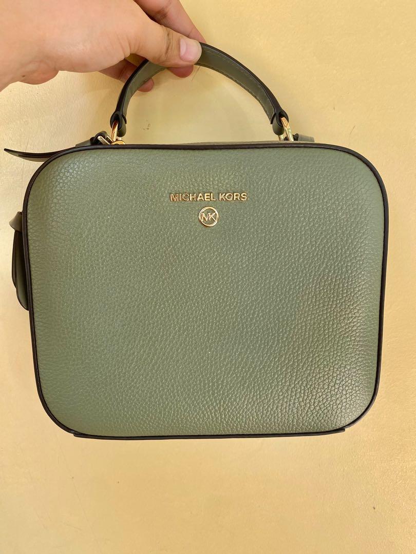 jet set medium pebbled leather shoulder bag