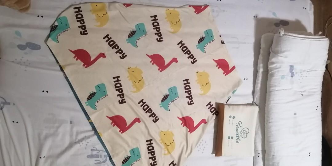 Nursing cover - multi purpose (Category: Breastfeeding & Bottle Feeding) located in Bacoor. Submitted by tinr0121 (Listing ID 1091346948, Image 3). Description: Multi purpose nursing cover Can be used as nursing cover High chair cover Stroller/car seat cover.
