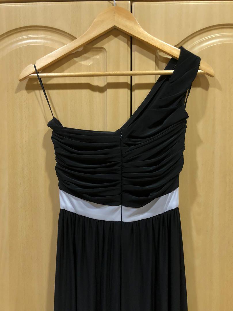 Olivia & Fifth Jersey Semi Formal Dress (Category: Evening dresses & gowns) located in Manila. Submitted by itsbeasy (Listing ID 1091418924, Image 3). Description: There’s discoloration sa waistband. Nahawa yung black sa white part pero not so obvious. Can pass like parang off white siya or greyish ☺️☺️☺️💕 Overall like new pa siya!! Very stretchable since jersey spandex fabric. Freesize? Fits small to medium I think :) .