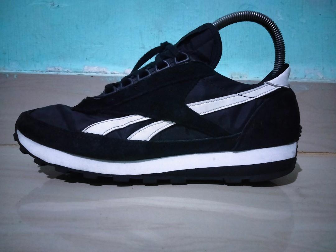 Sepatu Reebok Aztec og, Fesyen Pria, Sepatu , Sneakers di Carousell