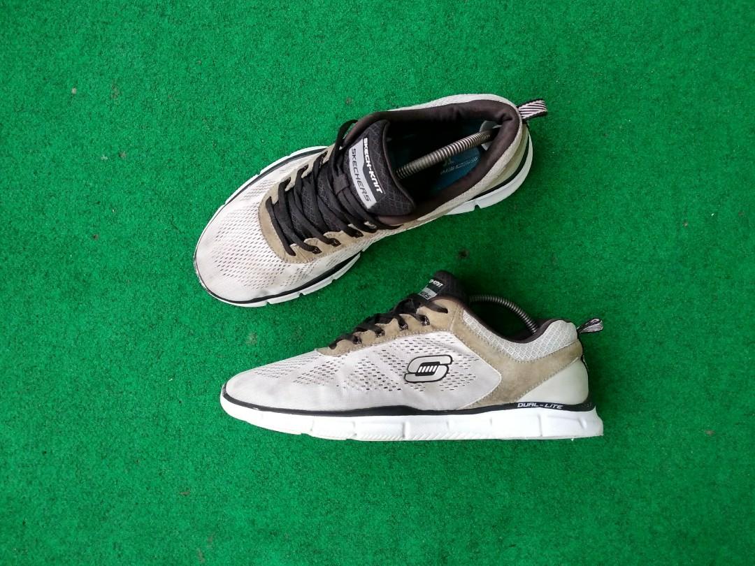 Skechers equalizer deal maker Fesyen Pria Sepatu Sneakers di Carousell