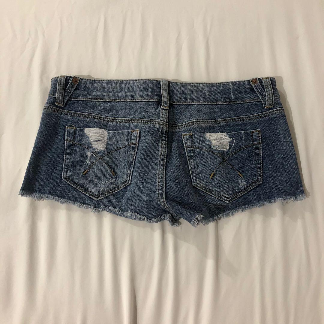 Topshop Moto Denim Shorts (Category: Shorts) located in Manila. Submitted by itsbeasy (Listing ID 1091492328, Image 2). Description: Like new🥰 💯💯 Sexy when worn 🔥👌🏻 Very good quality since it’s TOPSHOP .