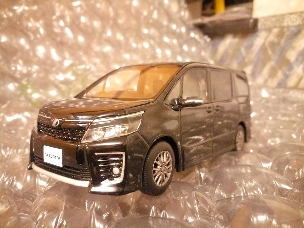 1/30 VOXY 80系ZS 前期黑色豐田原廠金屬模型, 興趣及遊戲, 旅行