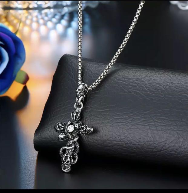 Red necklace hot sale for men