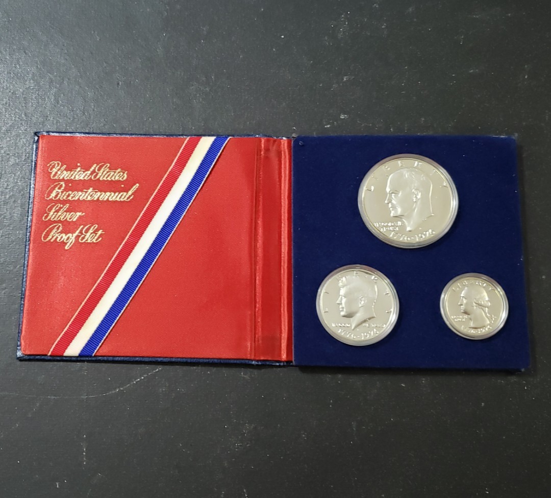 美國200周年紀念精鑄銀幣套裝一套3枚含one dollar, half dollar & quarter dollar  頂級UNC品相無氧化(*售價隨國際銀價相應調整), 興趣及遊戲, 收藏品及紀念品, 錢幣- Carousell