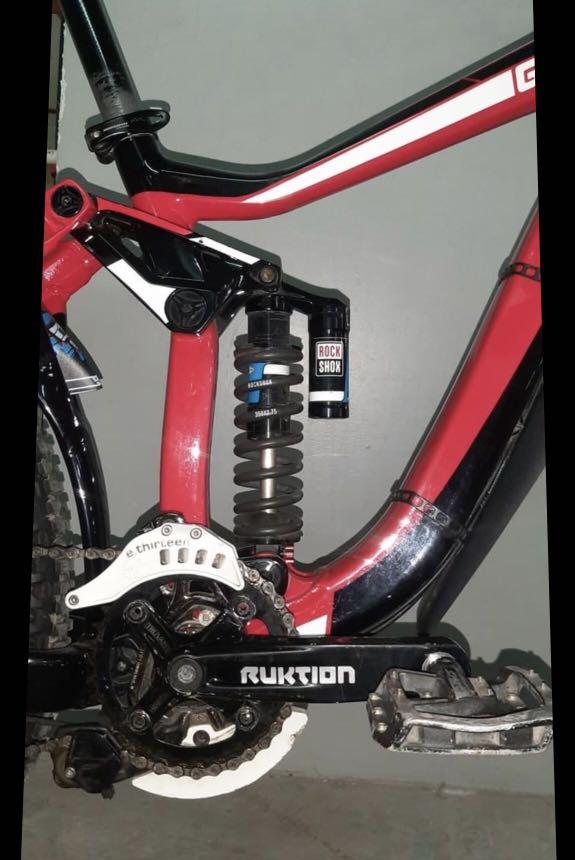 2013 Giant Glory Downhill bike, Sports 