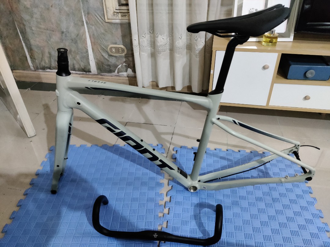 Giant revolt frameset shop