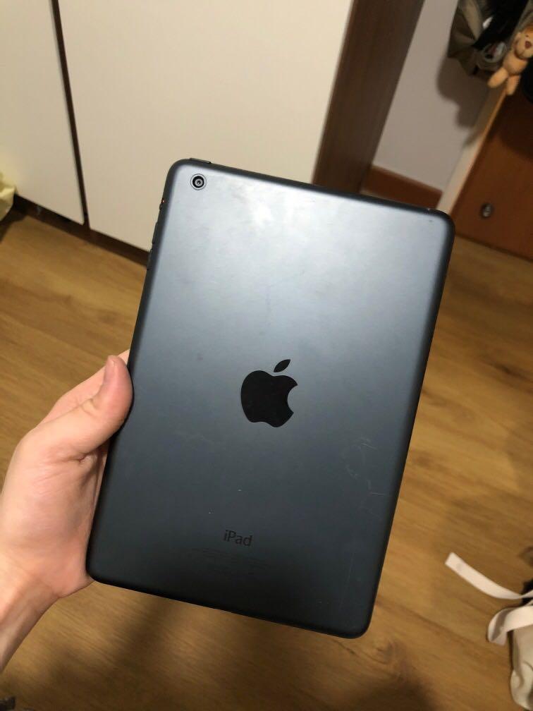 ipad mini (Category: iPad) located in Singapore. Submitted by estherlo96 (Listing ID 1093409314, Image 2). Description: working condition model: MD530ZP/A no charger .