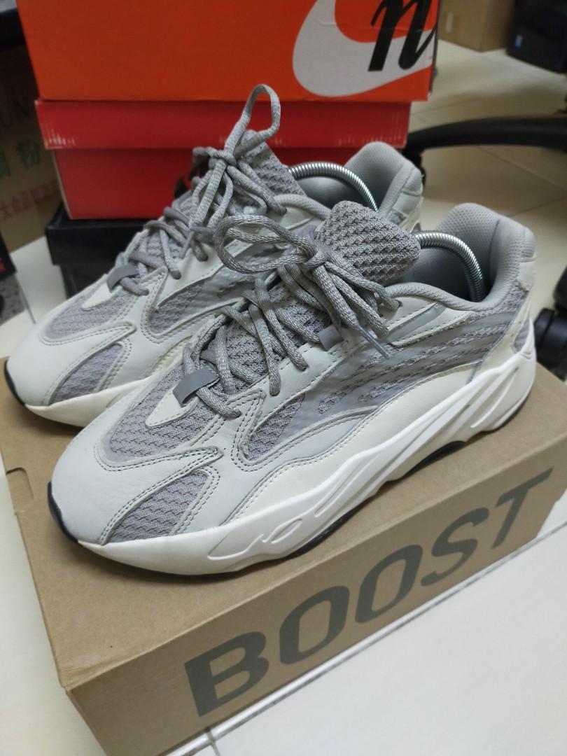 Yeezy 700 outlet v2 retail
