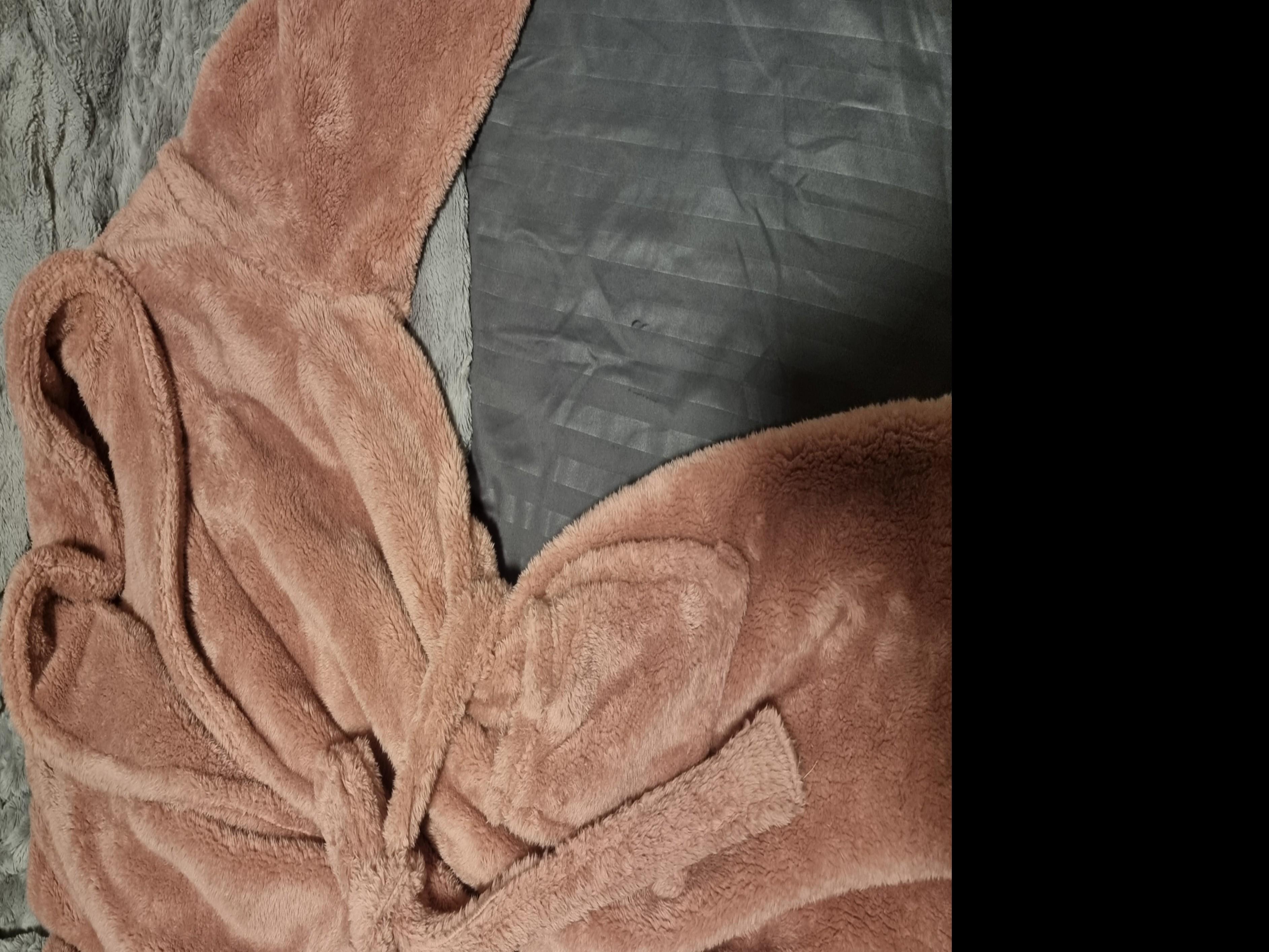 KOO Teddy Bathrobe Rose, Women's Fashion, New Undergarments & Loungewear on Carousell