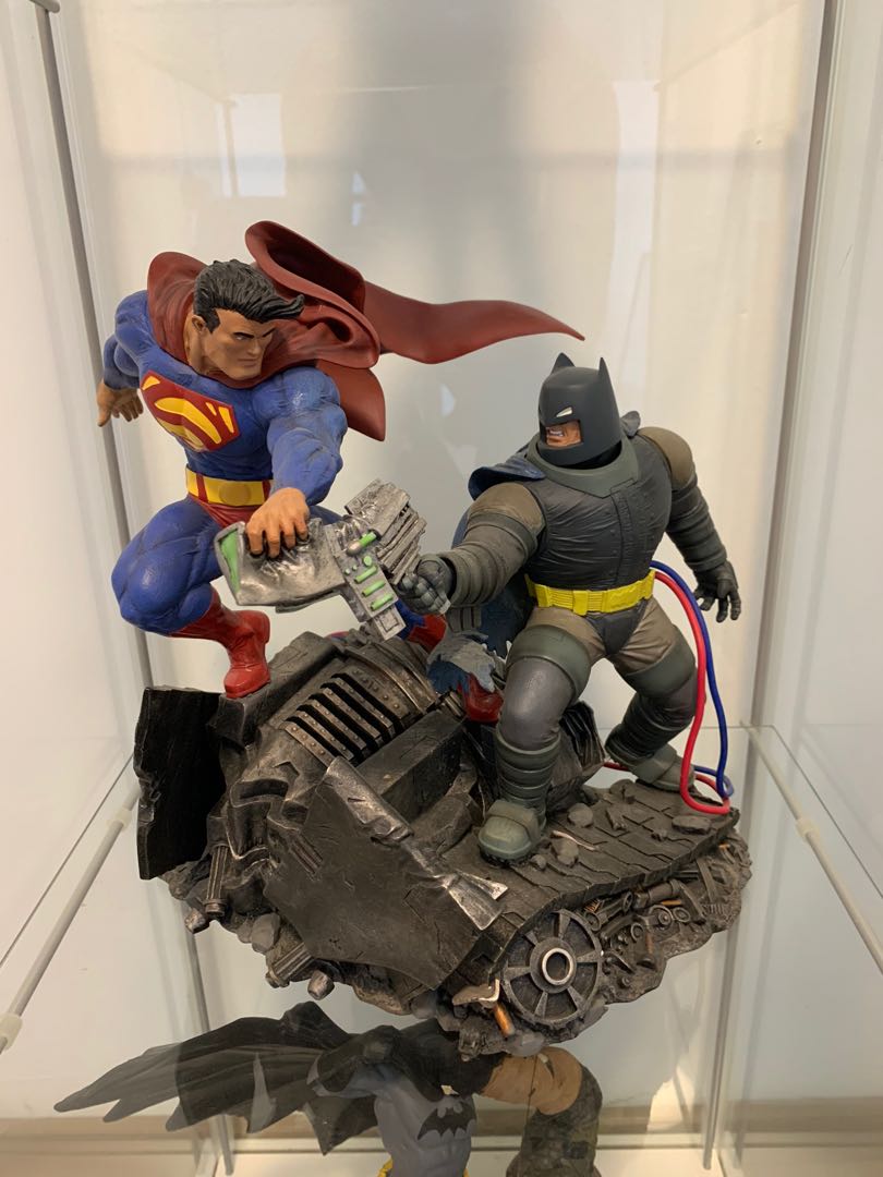 Batman: The Dark Knight Returns Batman vs. Superman Limited Edition Mini  Battle Statue, Hobbies & Toys, Collectibles & Memorabilia, Vintage  Collectibles on Carousell