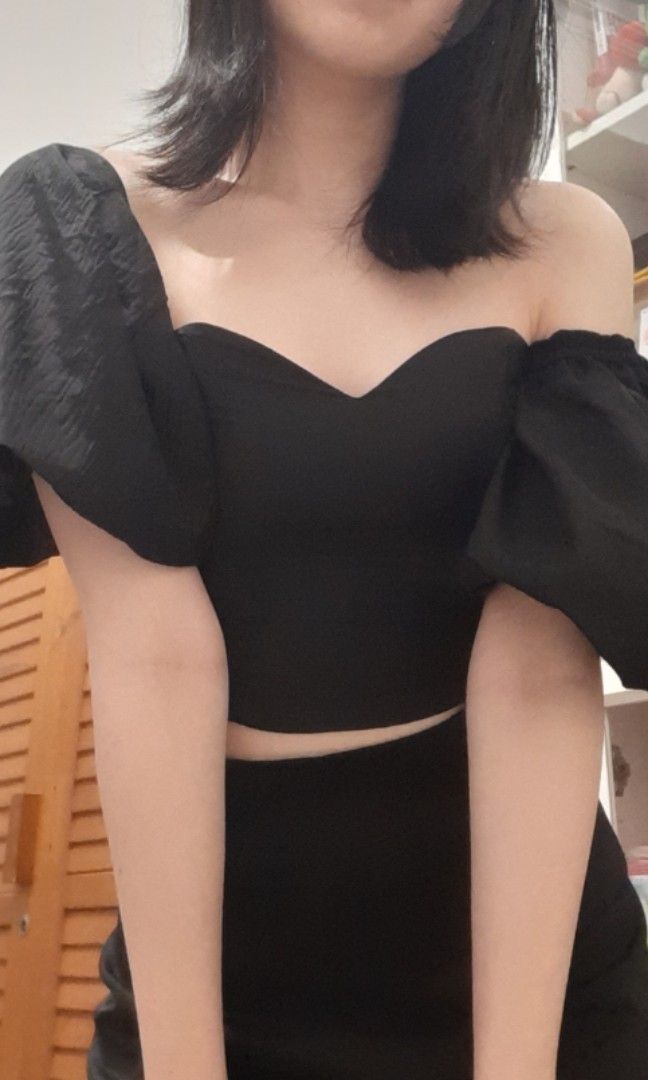 Bershka black top, Fesyen Wanita, Pakaian Wanita, Atasan di Carousell