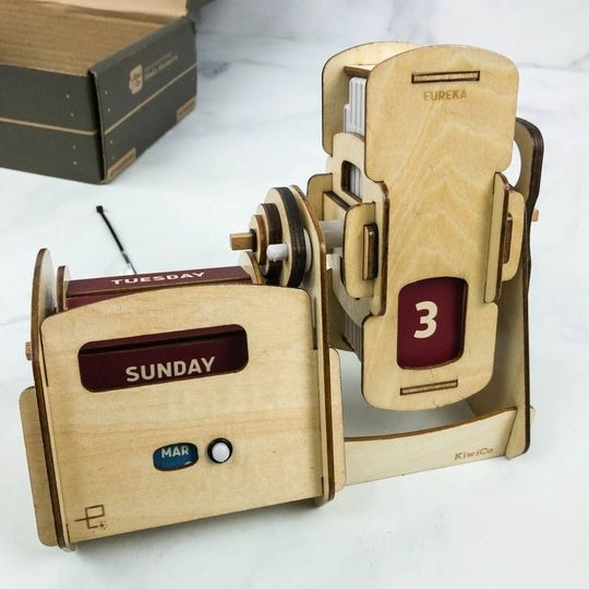 KiwiCo Eureka Crate Perpetual Calendar Craft Kit, 興趣及遊戲, 手作＆自家設計, 其他