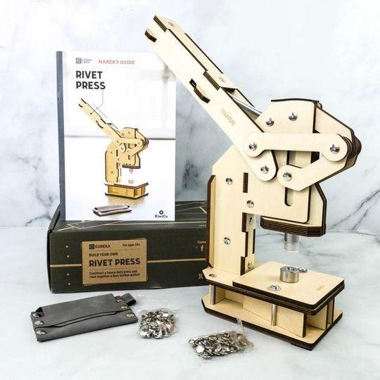 KiwiCo Eureka Crate Rivet Press Kit STEM-related gift組裝模型, 興趣及遊戲, 旅行 ...