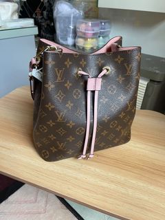 (Category: ) located in . Submitted by luxurious_wardrobe (Listing ID 1093279458, Image 1). Description: .