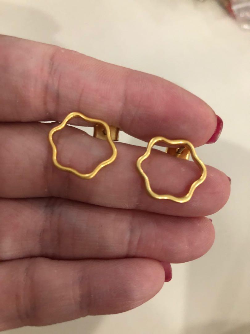 Madewell top flower earrings