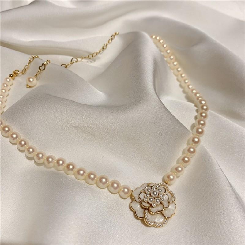 Chanel Camellia Pearl Earrings In 18K Gold  cescledubr