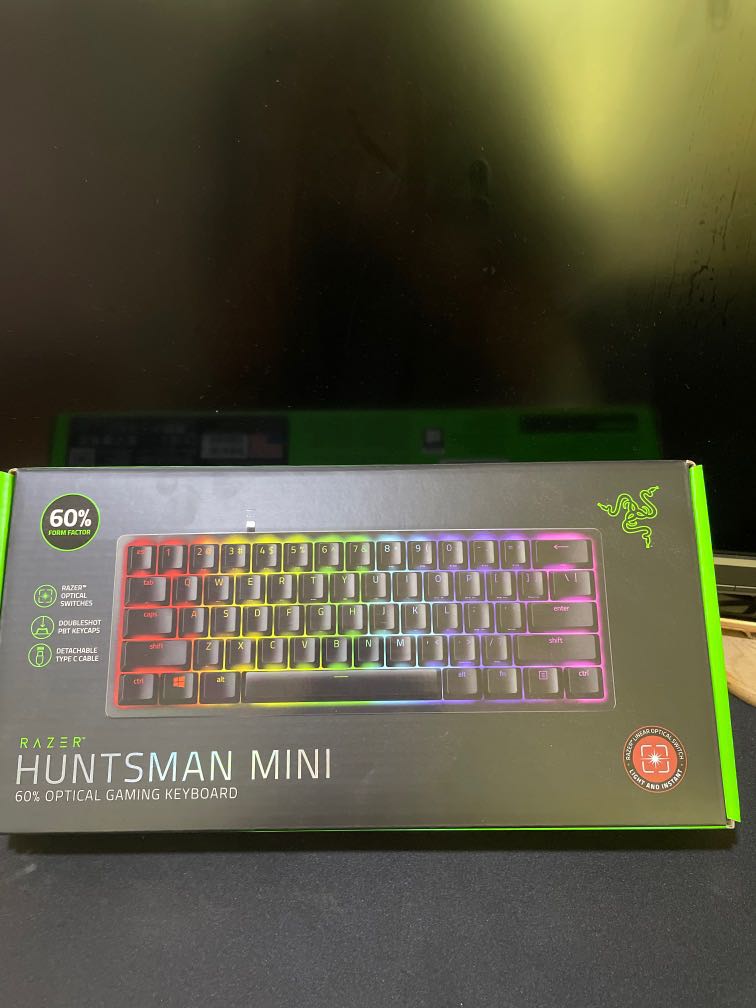 Razer Huntsman Mini 60% Gaming Keyboard + Phantom Keycap Upgrade Set  Bundle: Mercury White/Linear Optical - Black