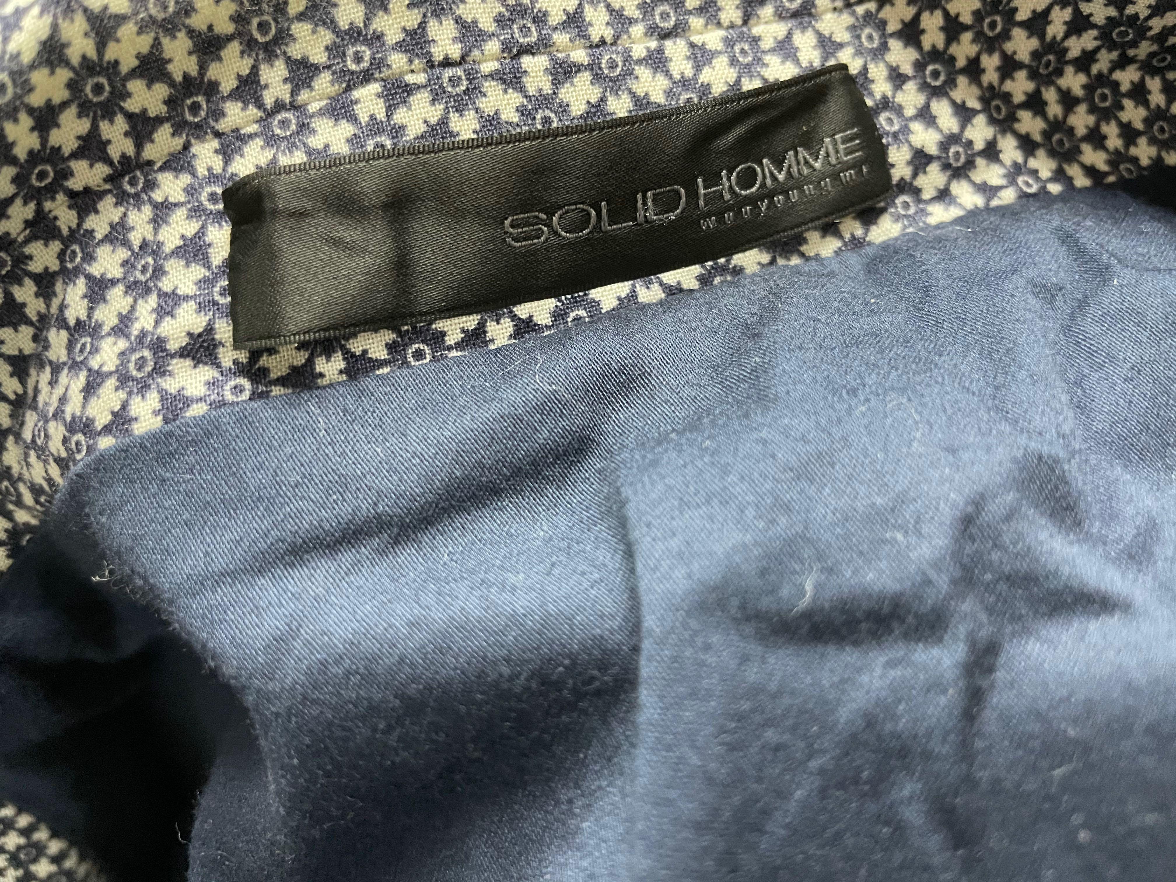 Solid Homme （分類：外套及戶外衣服）位於 Hong Kong。 由 errorless 提交（商品編號 1092767752，圖片 4）。簡介： Solid Homme 寶藍色點印花圖案薄西裝外套 *made in Korea *韓國size 105, 48 L size *100%cotton *內里用包邊設計 *相中人高171cm *領圍位少許泛黃(如有興趣價錢可議)。