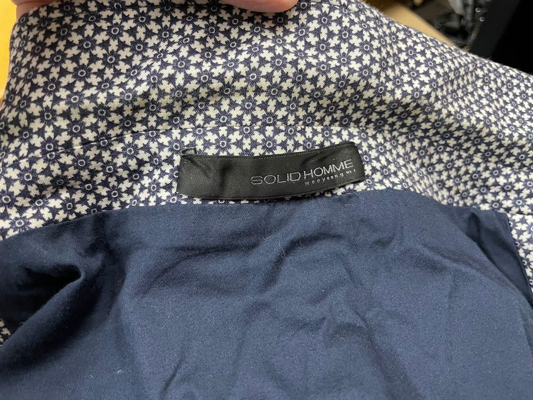Solid Homme （分類：外套及戶外衣服）位於 Hong Kong。 由 errorless 提交（商品編號 1092767752，圖片 7）。簡介： Solid Homme 寶藍色點印花圖案薄西裝外套 *made in Korea *韓國size 105, 48 L size *100%cotton *內里用包邊設計 *相中人高171cm *領圍位少許泛黃(如有興趣價錢可議)。
