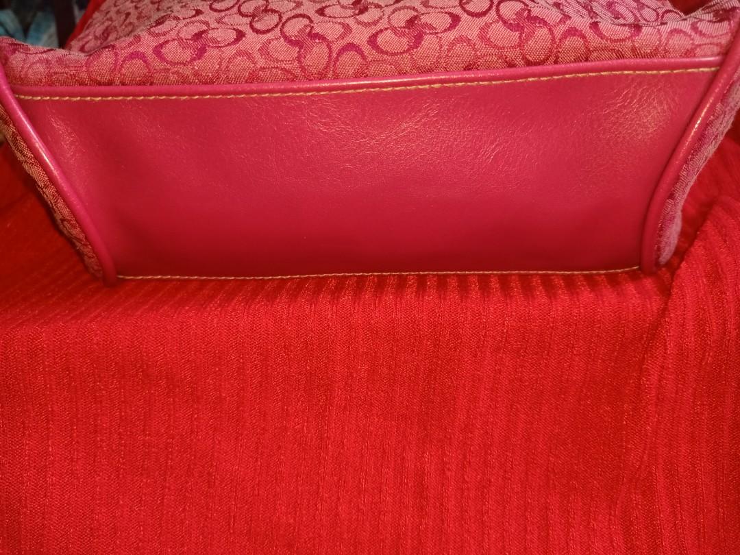 Strada handbag (Category: Shoulder Bags) located in Caloocan City. Submitted by HaNaYSaCBeLa (Listing ID 1093267718, Image 2). Description: handbag nalang sya. wala na ung sling nya. pero ung lagayan ng sling intact no flaw. rubber linings good condition silver lahat hardware 3 compartment 3.5in x 9 x 6.5 shopee chek out available.