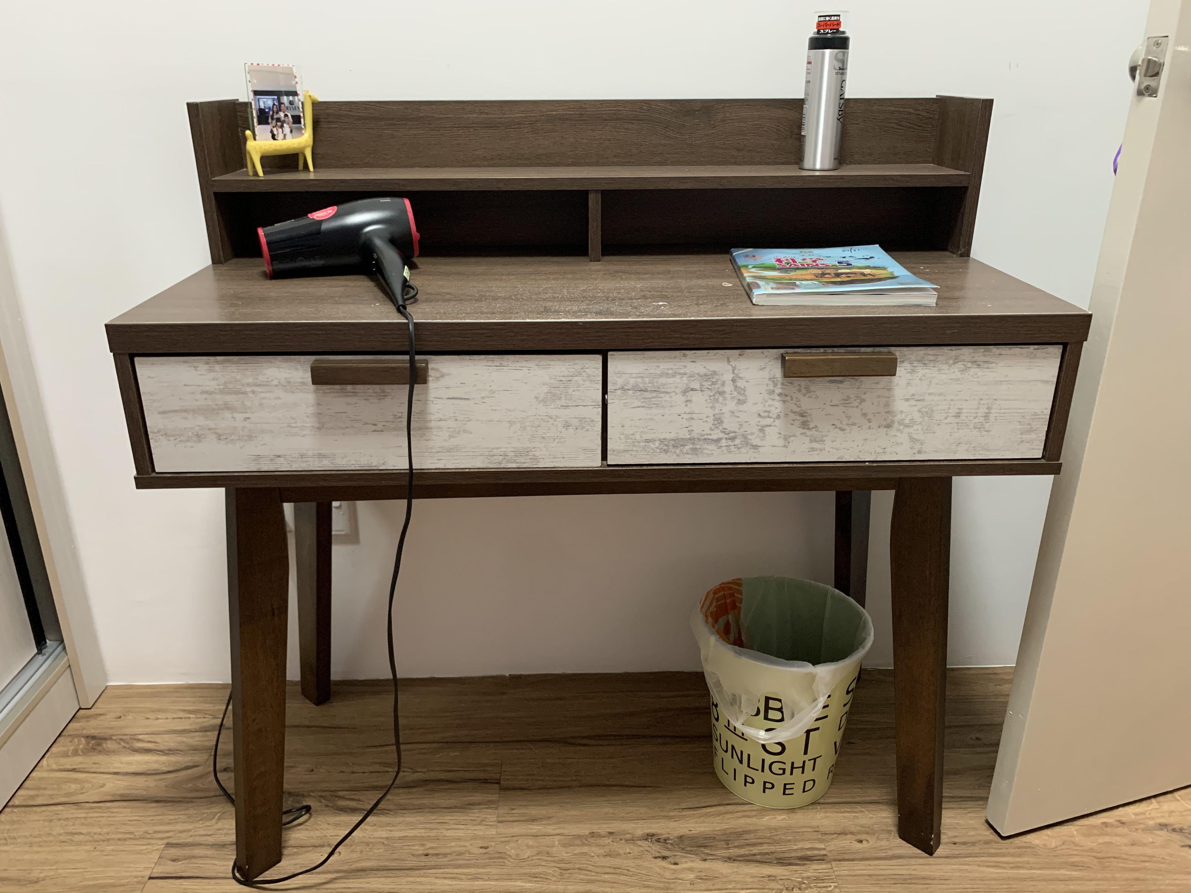Study Table (Category: Tables & Sets) located in Kuala Lumpur. Submitted by supermummyss (Listing ID 1093297617, Image 1). Description: .