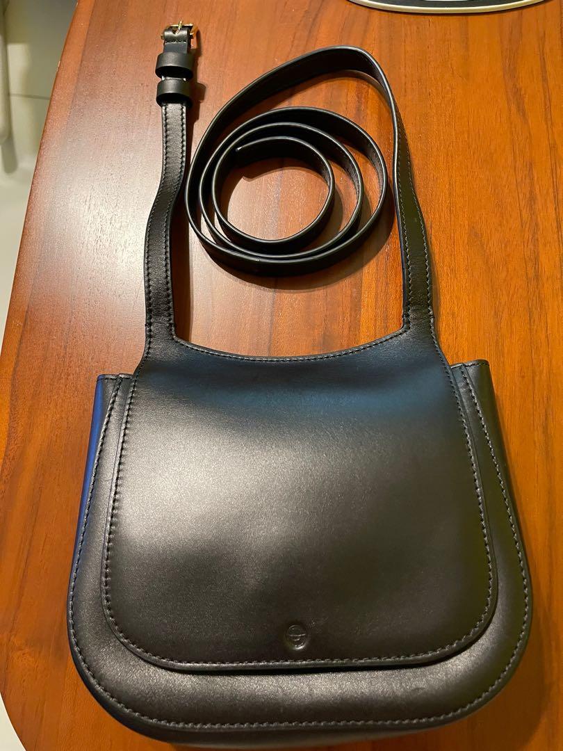 The row sling bag top