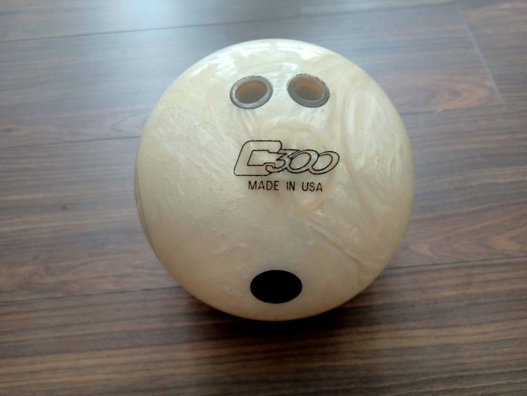 White Dot Diamond Bowling Ball (13 Pounds), Sports Equipment, Sports