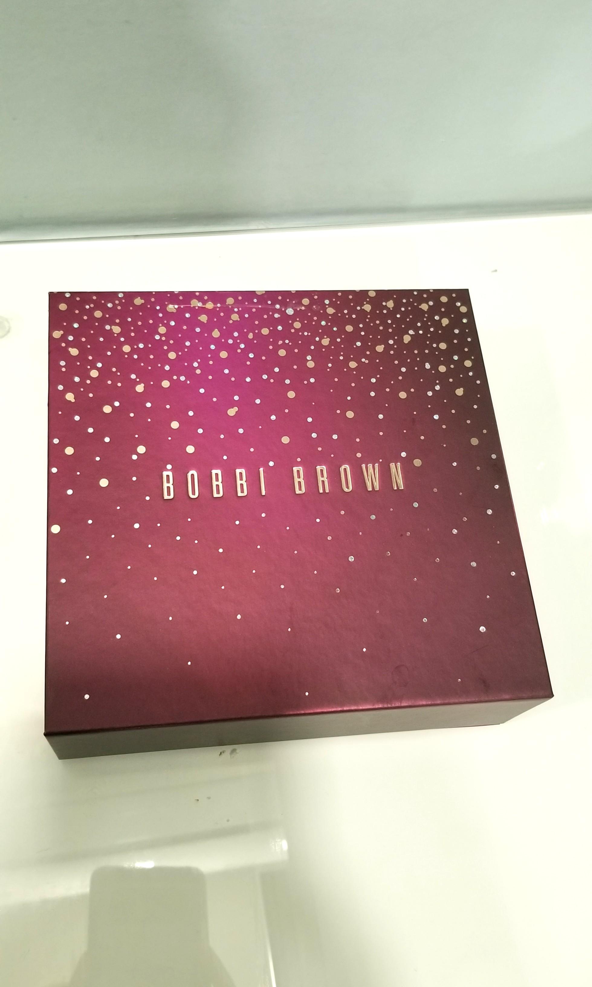 Bobbi brown fluid powder foundation gift set (Category: Makeup) located in Quezon City. Submitted by krista_closet (Listing ID 1093478488, Image 2). Description: 3250 for whole set. 1600 each for the foundation..