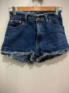 (Category: ) located in . Submitted by lovelities (Listing ID 1093522845, Image 1). Description: .