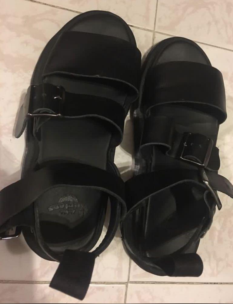 Dr martens gryphon sandal, 女裝, 鞋, Loafers - Carousell