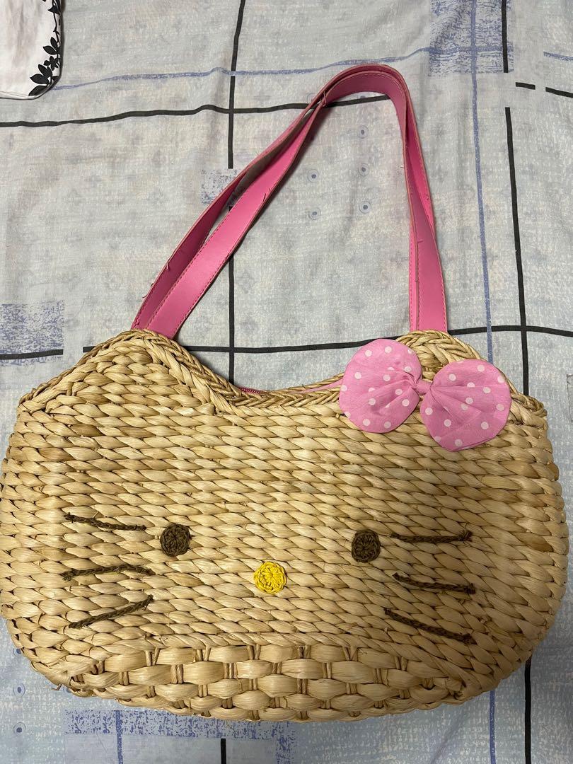 Hello Kitty Native Bag (Category: Shoulder Bags) located in Cainta. Submitted by doctrish (Listing ID 1093605416, Image 1). Description: Never been used coz it’s too cute for me, i super love hello kitty tho. But this is not for me. .