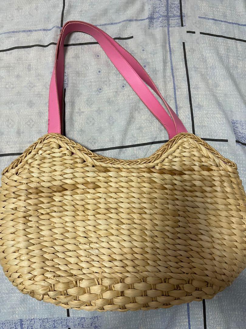 Hello Kitty Native Bag (Category: Shoulder Bags) located in Cainta. Submitted by doctrish (Listing ID 1093605416, Image 2). Description: Never been used coz it’s too cute for me, i super love hello kitty tho. But this is not for me. .