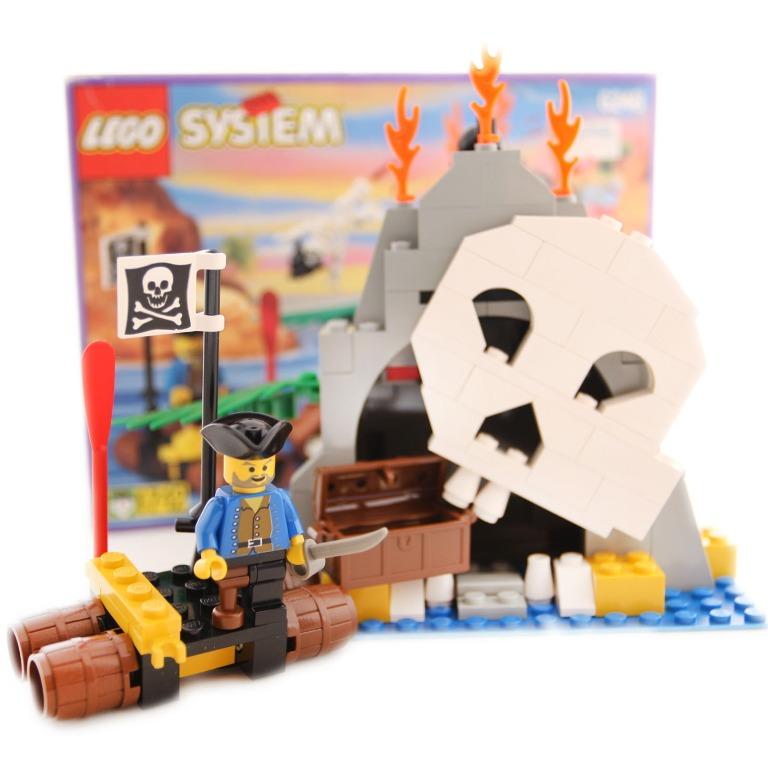 LEGO 6248 Volcano Island Pirate Year 1996